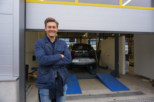 car owner waiting for installation